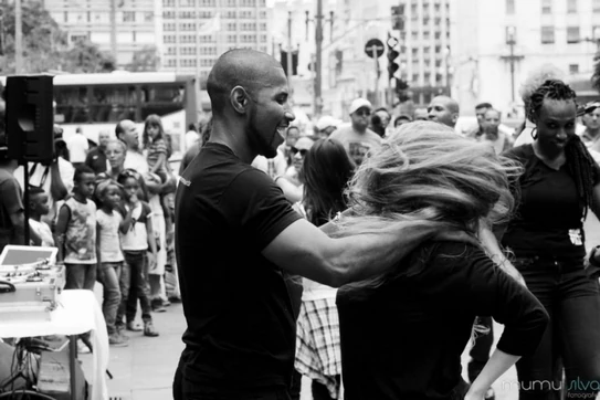 aula de dança de samba rock online