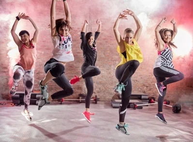 aula de zumba em academia